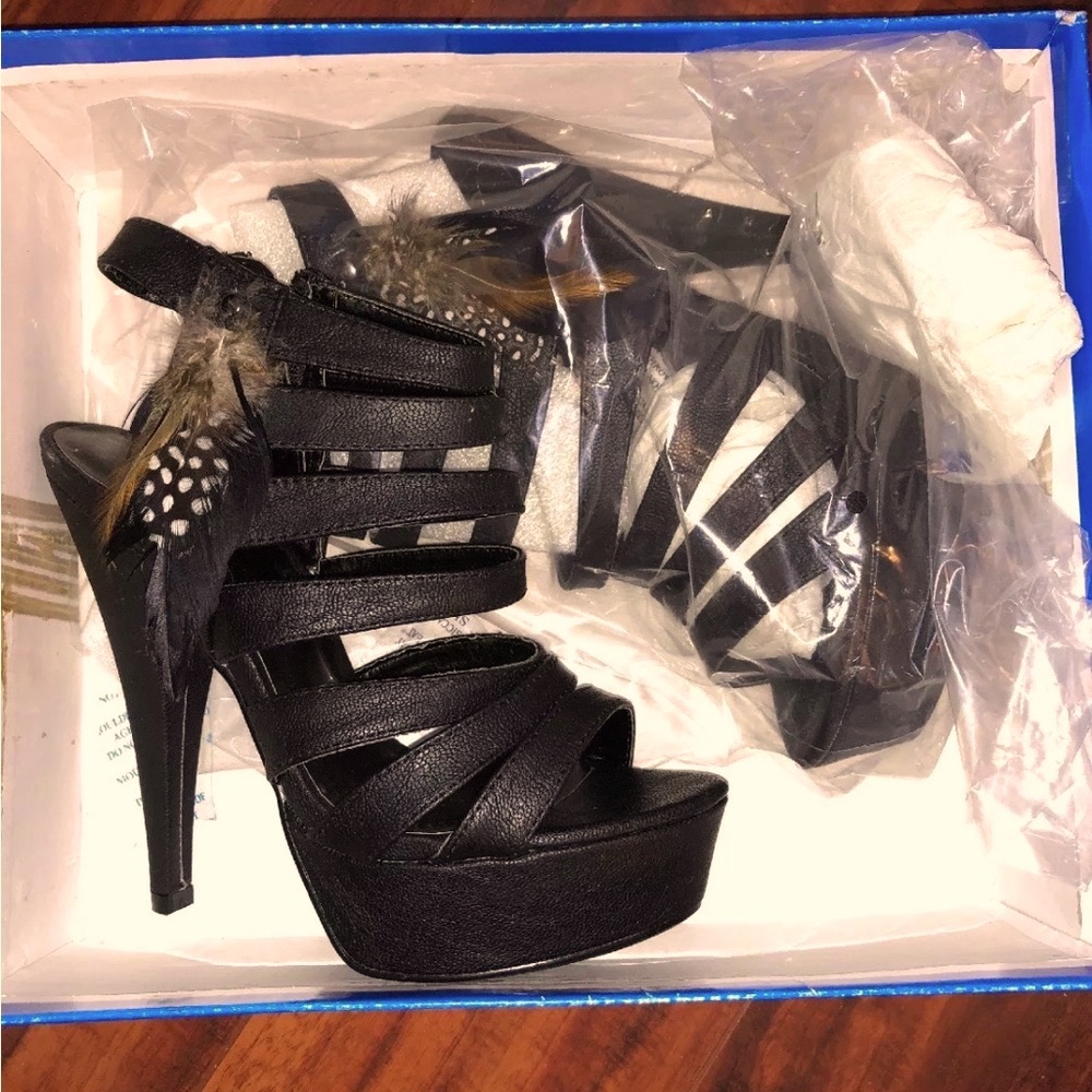 NIB STRAPPY BLACK PLATFORM HEELS